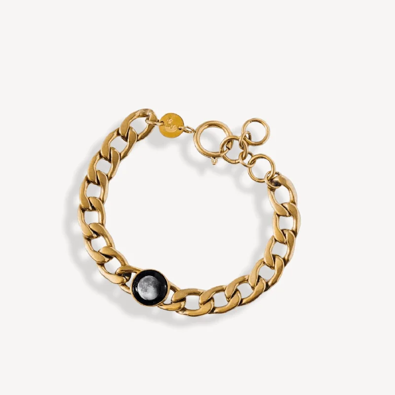 Lunar Curb Link Bracelet in Gold