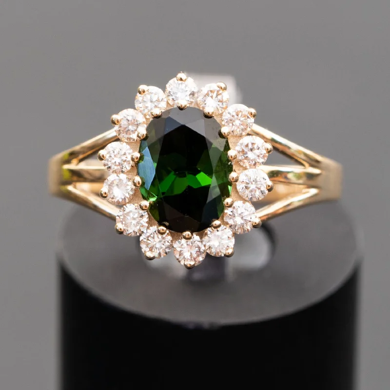 Élise- 1.57 carat natural green tourmaline ring with 0.50 natural diamonds