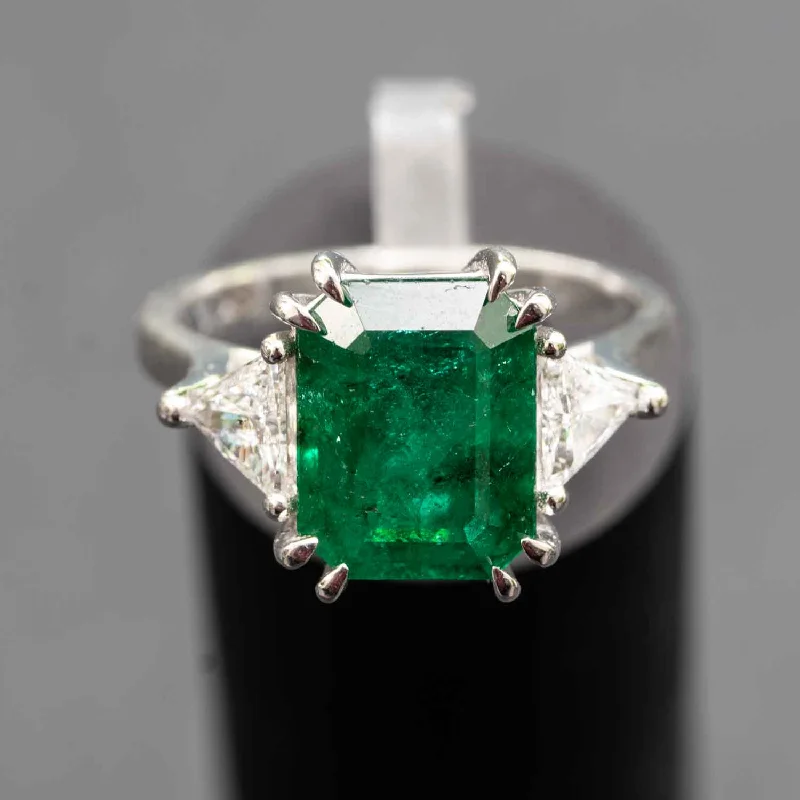 Aiko - 3.68 carat natural green emerald ring with 0.53 carat natural diamond