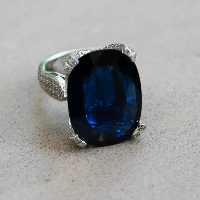 Diona - GRS certificate - One of a Kind - 22.22 carat natural sapphire ring with 2.13 carat natural diamonds