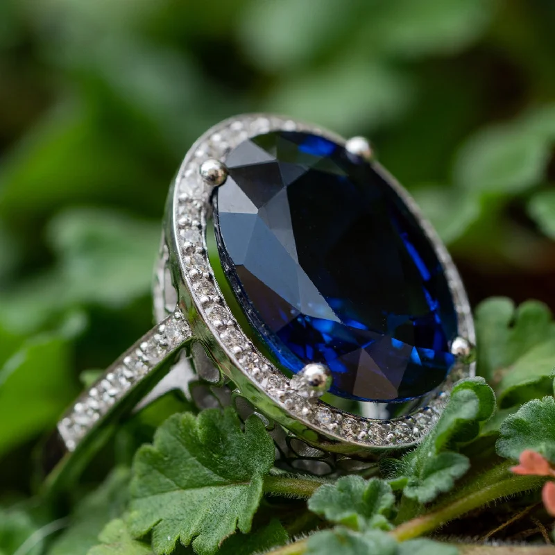 Celeste - 19.00 ct oval sapphire ring with 0.62 carat natural diamonds