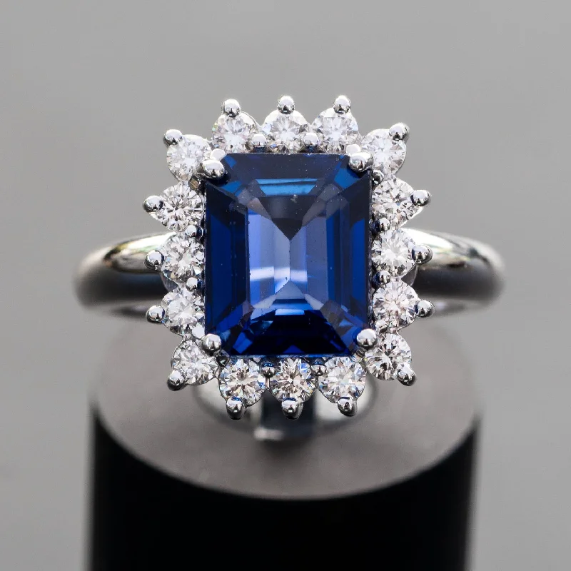 Nora - 4.81  carat sapphire ring with 0.70 carat natural diamonds